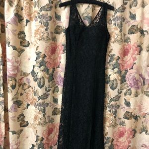 Like new FORMAL LACE DRESS (MED)